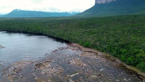 Impresionante-Vista-Del-Río-Carrao-En-Venezuela.