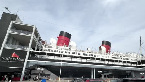 El-Transatlántico-Británico-Rms-Queen-Mary-Atracó