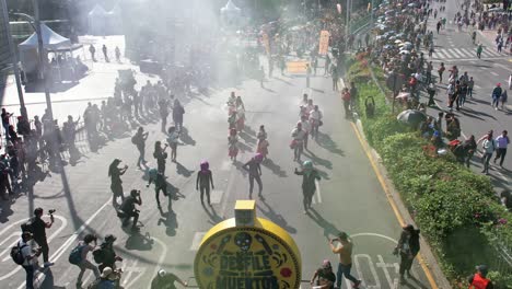 Als-Skelette-Verkleidete-Menschen-Bei-Der-Parade-Zum-Tag-Der-Toten-In-Mexiko-Stadt