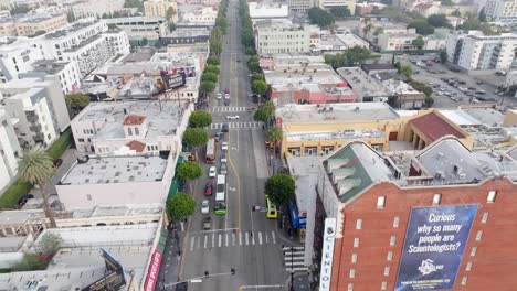 Tourists-Sightseeing-At-Hollywood-Blvd-In-Los-Angeles