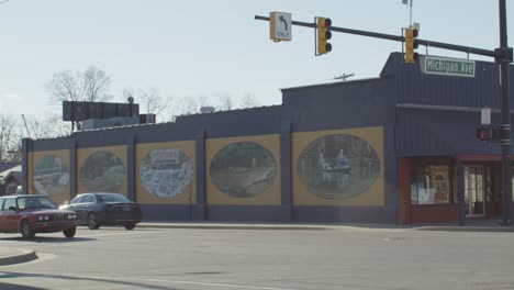 Intersection-with-traffic-in-downtown-Grayling,-Michigan-with-stable-camera-shot