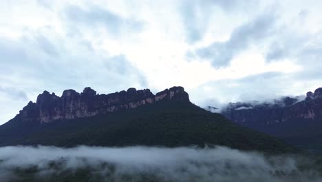 Increíble-Vista-360-De-Auyán-tepuy-En-Venezuela