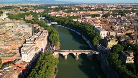 Aerial-Pullback-Reveals-Historic-Ponte-Sisto-Bridge-in-Rome,-Italy