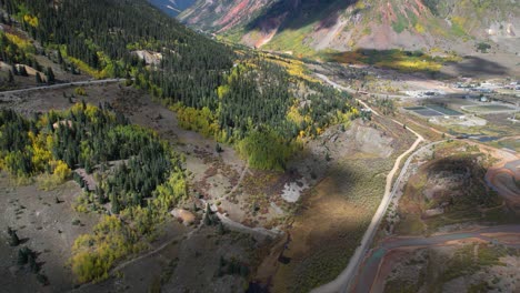 Aerial-View-of-Silverton-and-Million-Dollar-Highway-on-Sunny-Autumn-Day,-Colorado-USA,-Revealing-Drone-Shot