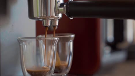 Automatische-Kaffeemaschine-Gießen-Espresso-Kaffee
