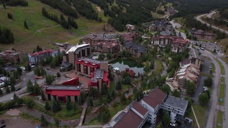Establishing-Drone-Shot-of-Copper-Mountain-Ski-Resort-in-Summer-Season,-Colorado-USA