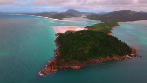 Whitsundays-Islands-Tongue-Bay-North-end-Hill-Inlet-Lookout-Whitehaven-Beach-aerial-drone-picturesque-sandy-reef-Aussie-National-Park-scenic-flight-view-sunny-clouds-moving-summer-circle-right-motion