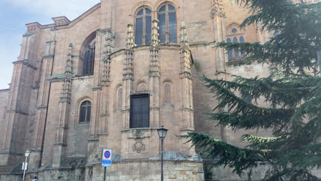 Beautiful-shot-with-vertical-movement-from-top-to-bottom-of-a-cathedral-in-the-center-of-the-city-of-Salamanca,-Spain-during-the-day