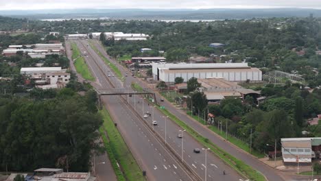 Aerial-perspective-of-the-highway-in-Posadas,-Misiones,-showcasing-urban-infrastructure-and-smooth-traffic-dynamics