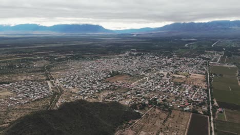 Drohnenaufnahmen-Von-Cafayate-In-Der-Provinz-Salta,-Argentinien