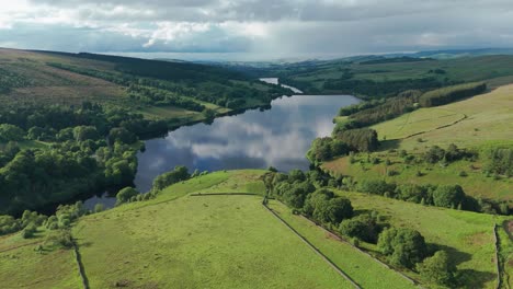 Moving-drone-shot-capturing-Errwood-reservoir-during-afternoon-in-Derbyshire,-England