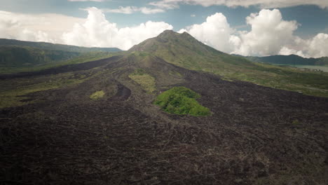 Lavafelder-Des-Aktiven-Vulkans-Mount-Batur-Auf-Der-Insel-Bali,-Indonesien