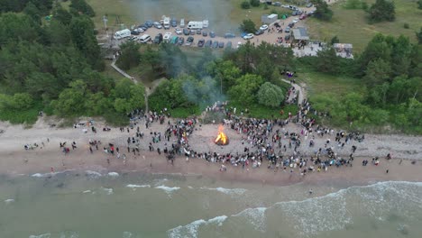 Celebración-De-Las-Vacaciones-De-Verano-En-Pavilosta,-Letonia