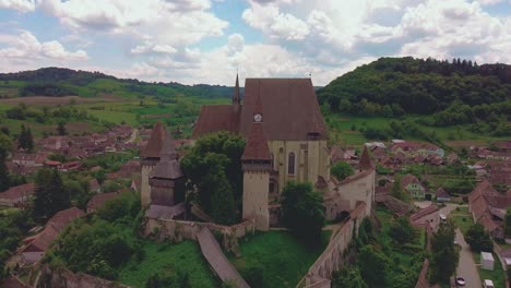 Drone-shot-revealing-Biertan-fortified-church-from-above