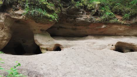 Peldanga-Labyrinth,-Liepniekvalka-Caves-in-Latvia
