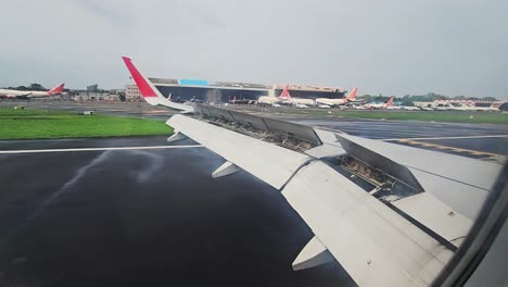 Plane-landing-in-big-Mumbai-Airport-in-Chhatrapati-Shivaji-International-Airport