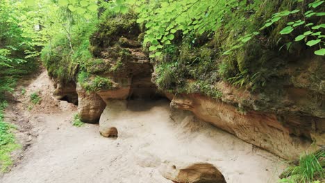 Peldanga-Labyrinth,-Liepniekvalka-Caves-in-Latvia