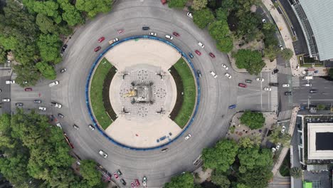 Slow-motion-drone-shot-of-the-Angel-of-Independence-roundabout-on-Paseo-de-la-Reforma