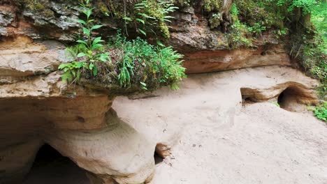 Peldanga-Labyrinth,-Liepniekvalka-Caves-in-Latvia