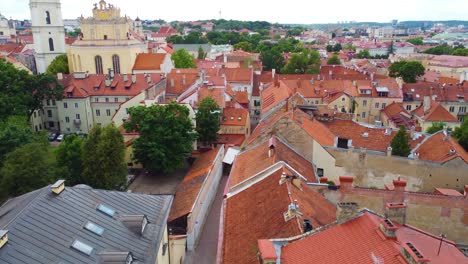 Vilnius,-Lithuania,-showcasing-red-tiled-rooftops,-historic-buildings,-and-lush-greenery