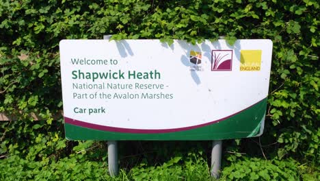 Bienvenido-A-La-Reserva-Natural-Nacional-De-Shapwick-Heath,-Parte-De-Las-Marismas-De-Avalon,-Signo-En-Los-Niveles-De-Somerset-En-Inglaterra