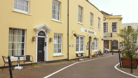 Sunny-day-in-town-center-of-a-Quaint-Village-in-Somerset-in-the-city-of-Axbridge,-England,-UK