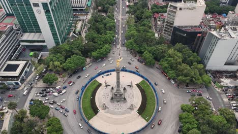 Cinematic-drone-shot-in-slow-motion-of-Angel-of-Independence-roundabout-on-Paseo-de-la-Reforma