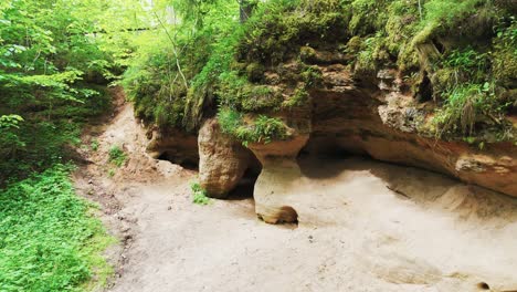 Peldanga-Labyrinth,-Liepniekvalka-Caves-in-Latvia