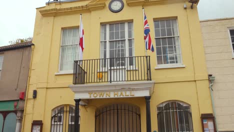 Tilt-shot-of-the-Town-Hall-in-Axbridge,-England