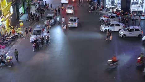 Hanoi-landmark,-people,-transportation-hub,-Dong-Kinh-Nghia-Thuc-Square