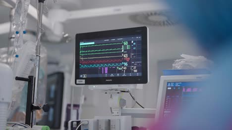 Close-up-shot-of-heart-rate-monitor-at-cardiology-department-in-French-hospital