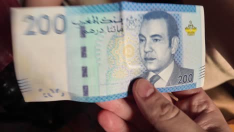 Banknote-Aus-Marokko,-Gesetzliches-Zahlungsmittel,-200-Dirham-Mit-König-Mohammed-VI