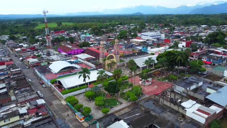 Hermosa-Vista-Aérea-Con-Drone-Del-Pueblo-De-Monte-Blanco,-Veracruz,-México