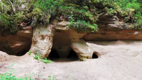 Peldanga-Labyrinth,-Liepniekvalka-Caves-in-Latvia