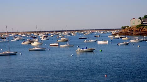 Boats-in-Marblehead-Marina-with-Marblehead-Light-in-the-background