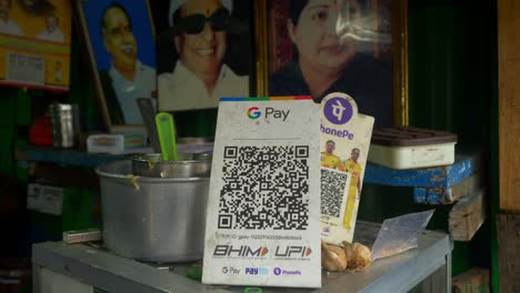 Indian-street-vendors-accept-digital-payments-using-UPI-QR-code-scanner,-customer-paying-using-phone