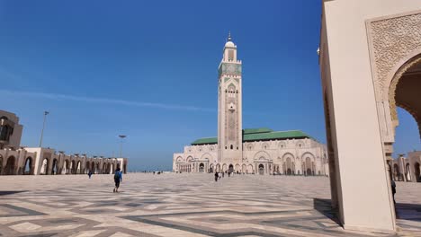 Mezquita-Hassan-II,-Edificio-De-Culto-Islámico-De-La-Torre-Del-Minarete,-Casablanca-Marruecos