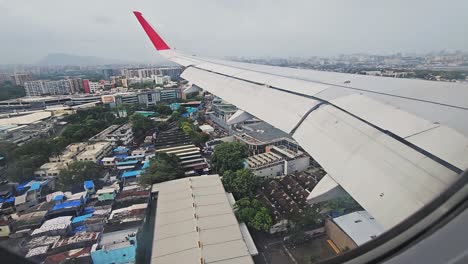 Große-Industriegebiet-Sind-Vom-Flugzeug-Im-Fenster-Sichtbar