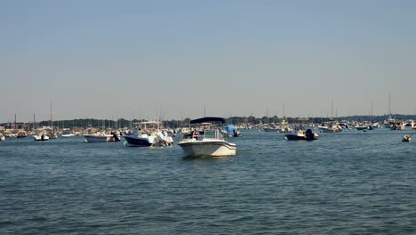 A-single-boat-approachs-dock-at-Salem-Marina