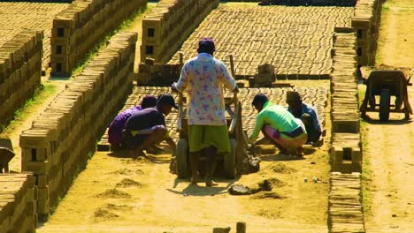 Construcción-De-Ladrillos-Del-Tercer-Mundo-En-Una-Zona-Subdesarrollada-De-Bangladesh