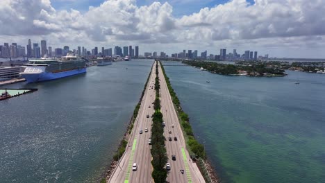 Traffic-on-MacArthur-Causeway-at-Port-of-Miami-with-docking-cruise-ship-at-dock