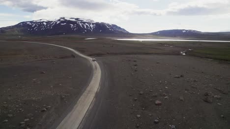 Drohnenverfolgung-Von-Geländewagenfahrten-In-Abgelegenen-Vulkanen-Islands