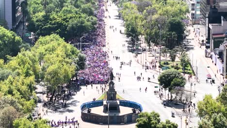 Toma-Aérea-Del-Día-De-La-Mujer-En-La-Ciudad-De-México