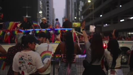 La-Policía-Participa-En-El-Desfile-Y-Celebración-Del-Orgullo-Gay-En-Houston,-Texas.