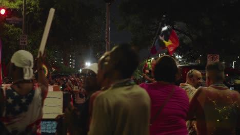 LGBT-Pride-Parade-Und-Feier-In-Der-Nacht-In-Houston,-Texas