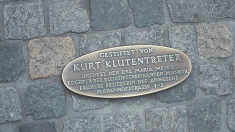 Gedenktafel-Am-Narrenschiff-Skulptur-Kurt-Klutentreter