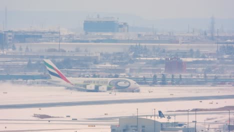 Aeropuerto-Internacional-De-Toronto-Invierno,-Emirates-Aerolínea-A380-Avión