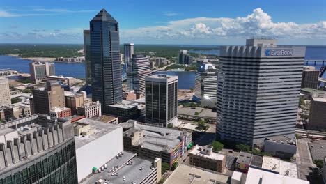 Downtown-Skyline-of-Jacksonville-City-during-sunny-day-in-Florida