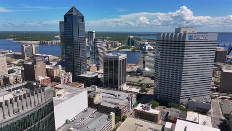 Horizonte-Del-Centro-De-La-Ciudad-De-Jacksonville-Durante-El-Día-Soleado-En-Florida