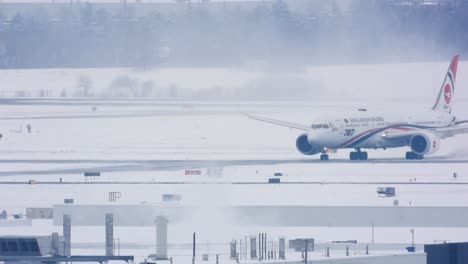 Biman-Bangladesh-airlines-Boeing-787-Dreamliner-on-runway-with-snow,-Toronto-airport